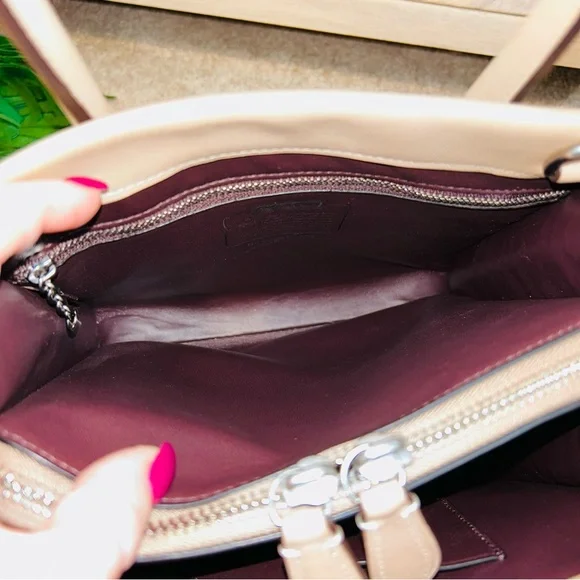 Coach Cashin 22 in Taupe, EUC; missing Coach Originals hangtag - Picture 8 of 15